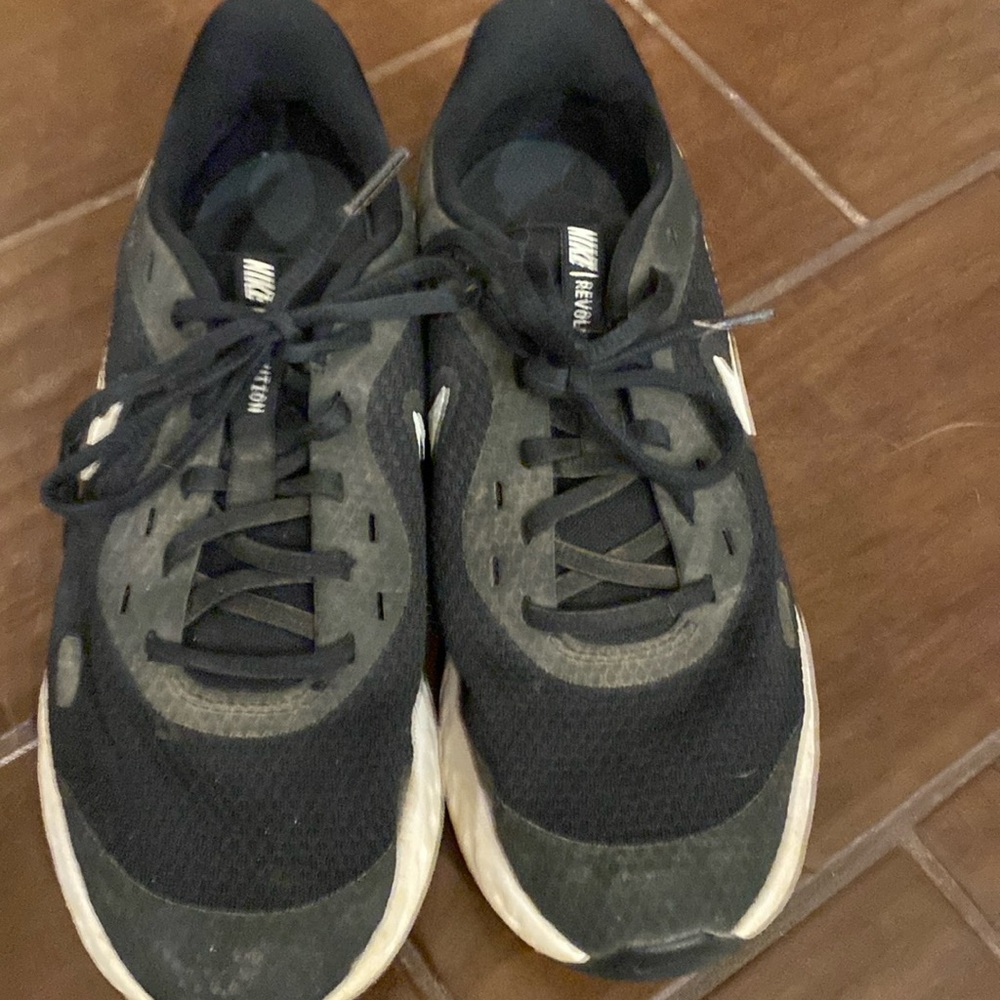 Nike black sneakers